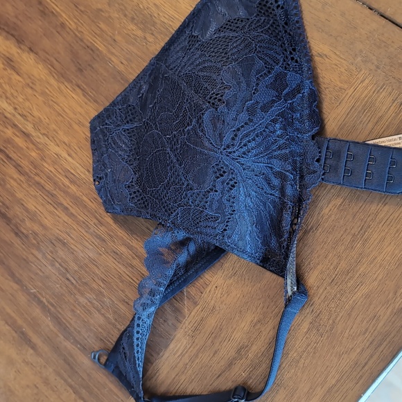 Victoria's Secret - Navy No Wire Bra. 36B - Picture 7 of 8